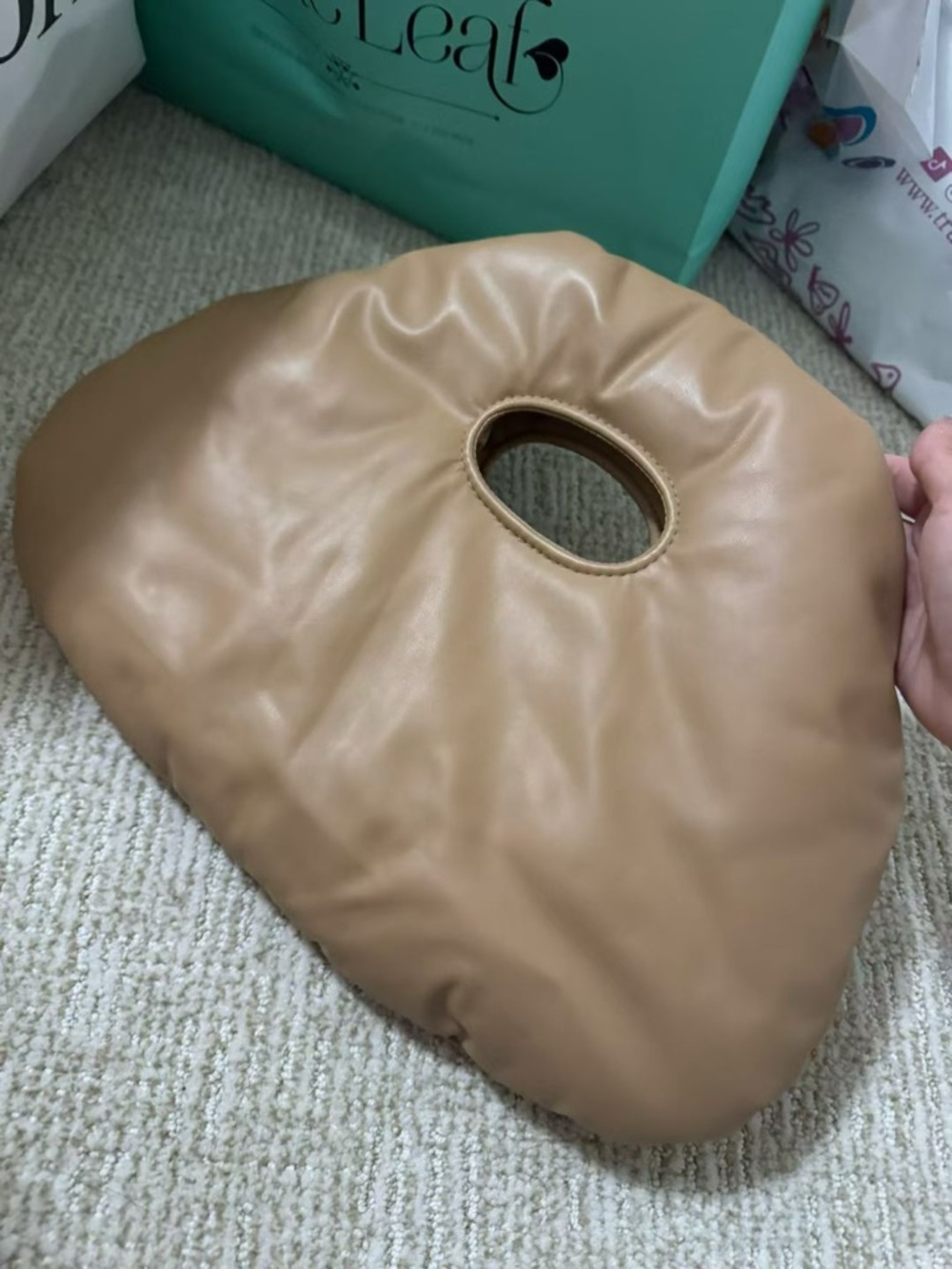 A.W.A.K.E Mode lucy padded hand bag